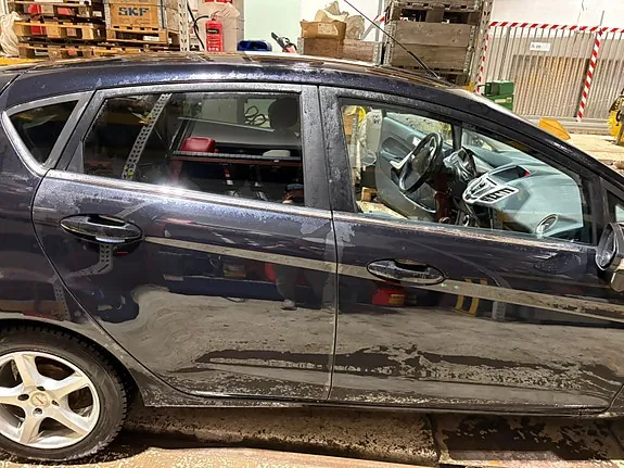 Ford Fiesta 2011 photo 3