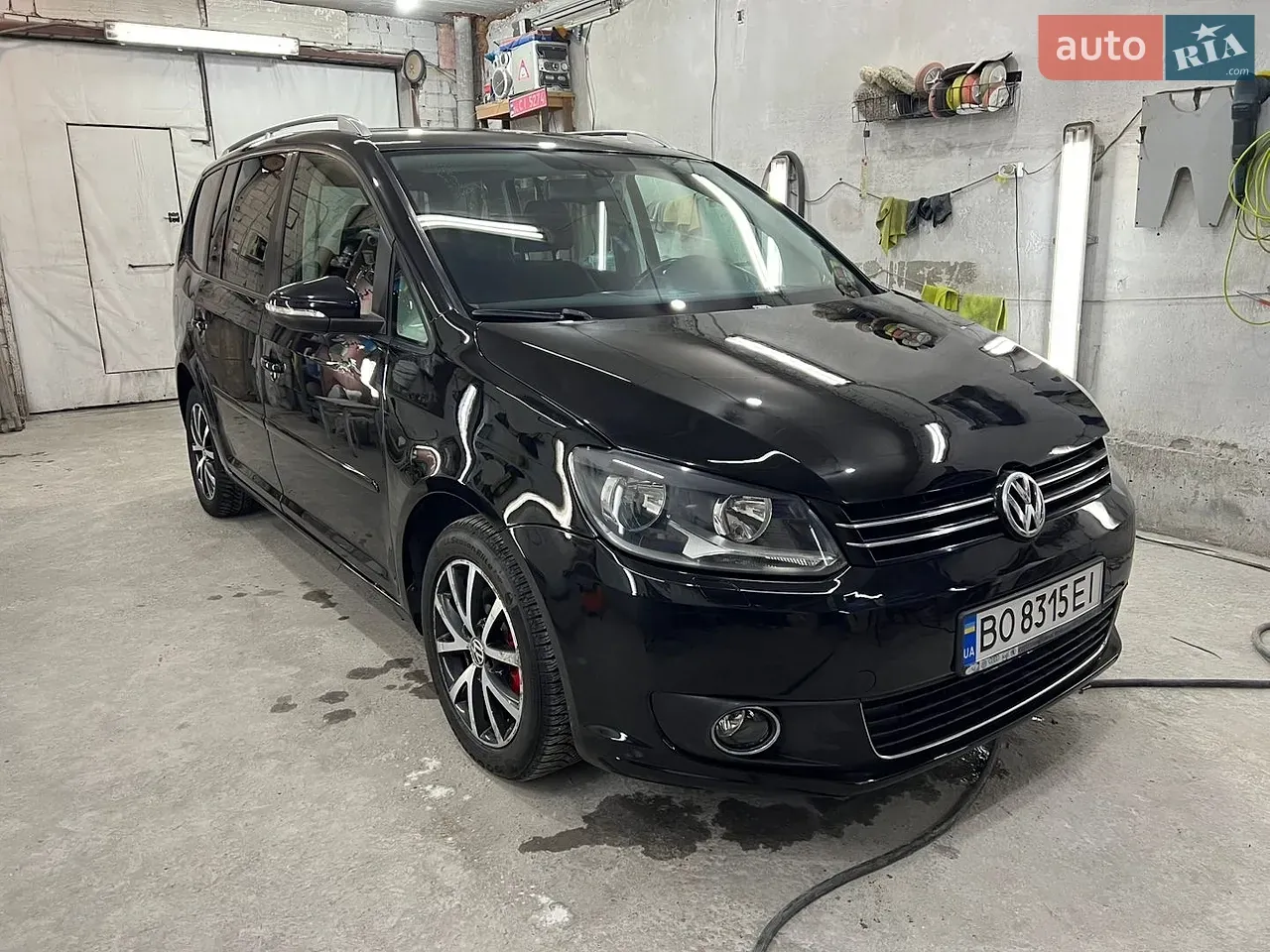 Volkswagen Touran 2012 photo 2