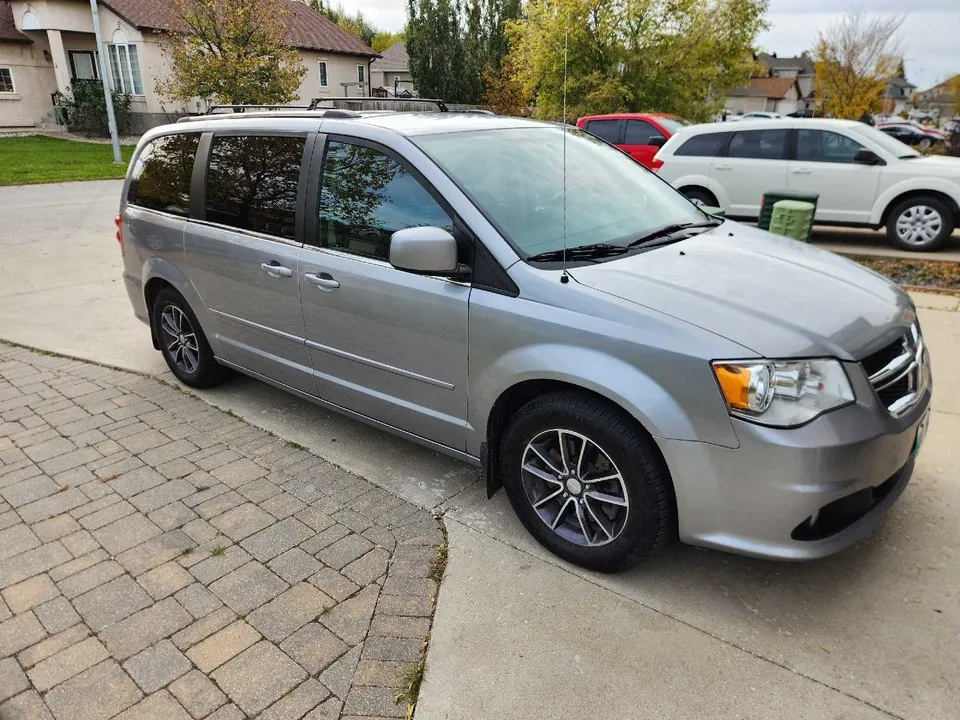 Dodge Grand Caravan 2017 photo 2
