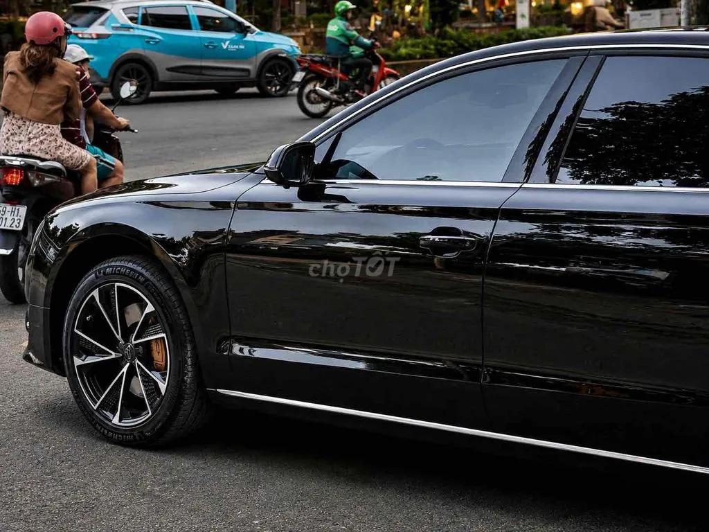 Audi A8L 2012 photo 5