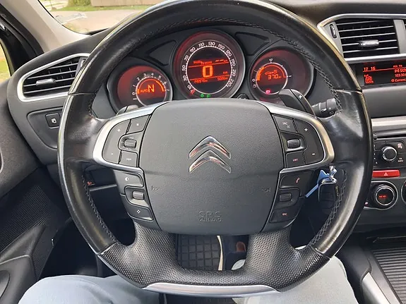 Citroen C4 2011 photo 2