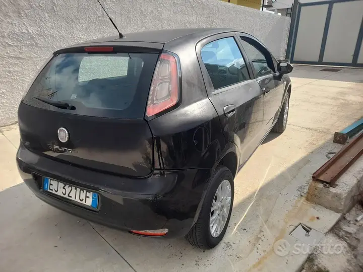 Fiat Grande Punto 2011 photo 5