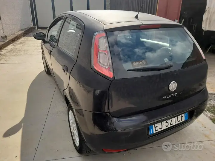Fiat Grande Punto 2011 photo 4