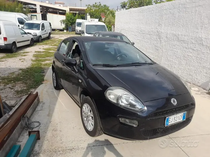 Fiat Grande Punto 2011 photo 2