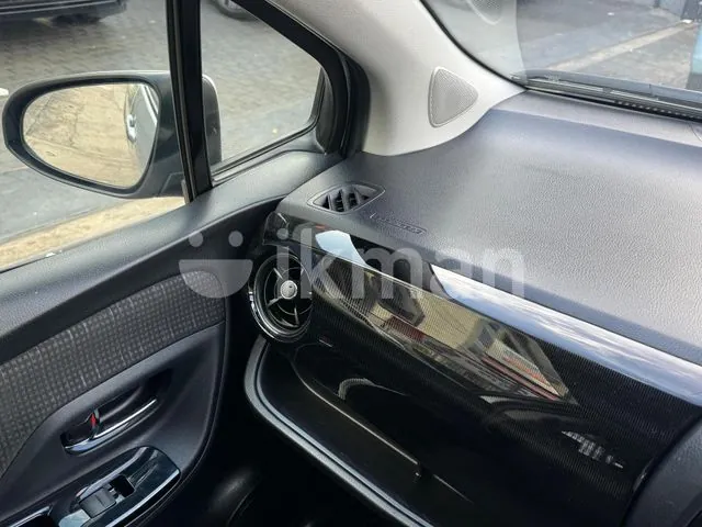 Toyota Vitz 2017 photo 4
