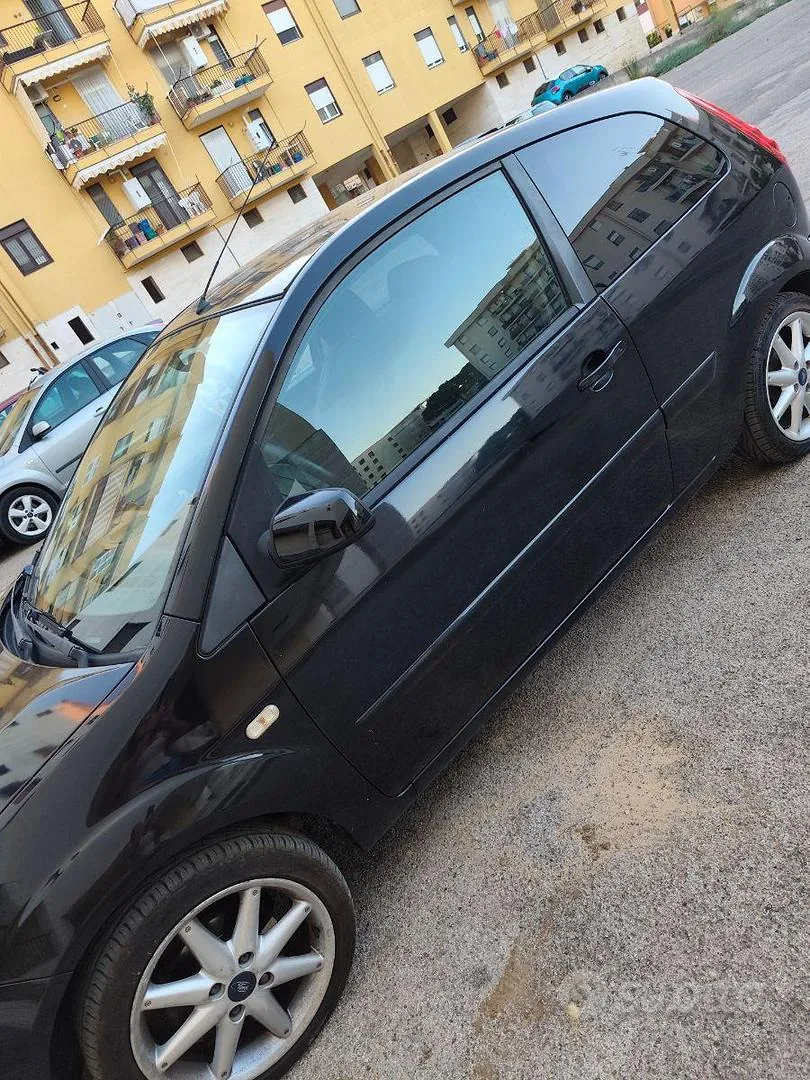 Ford Fiesta 2007 photo 2