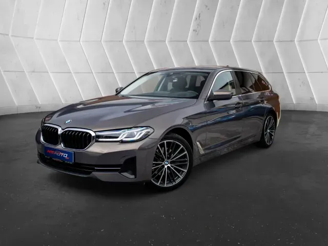 BMW 5 Series Touring 2022 photo 3