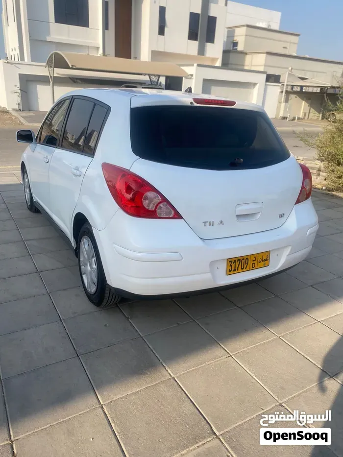Nissan Tiida 2012 photo 2