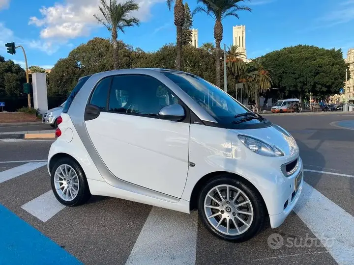 Smart Fortwo 2011 photo 2