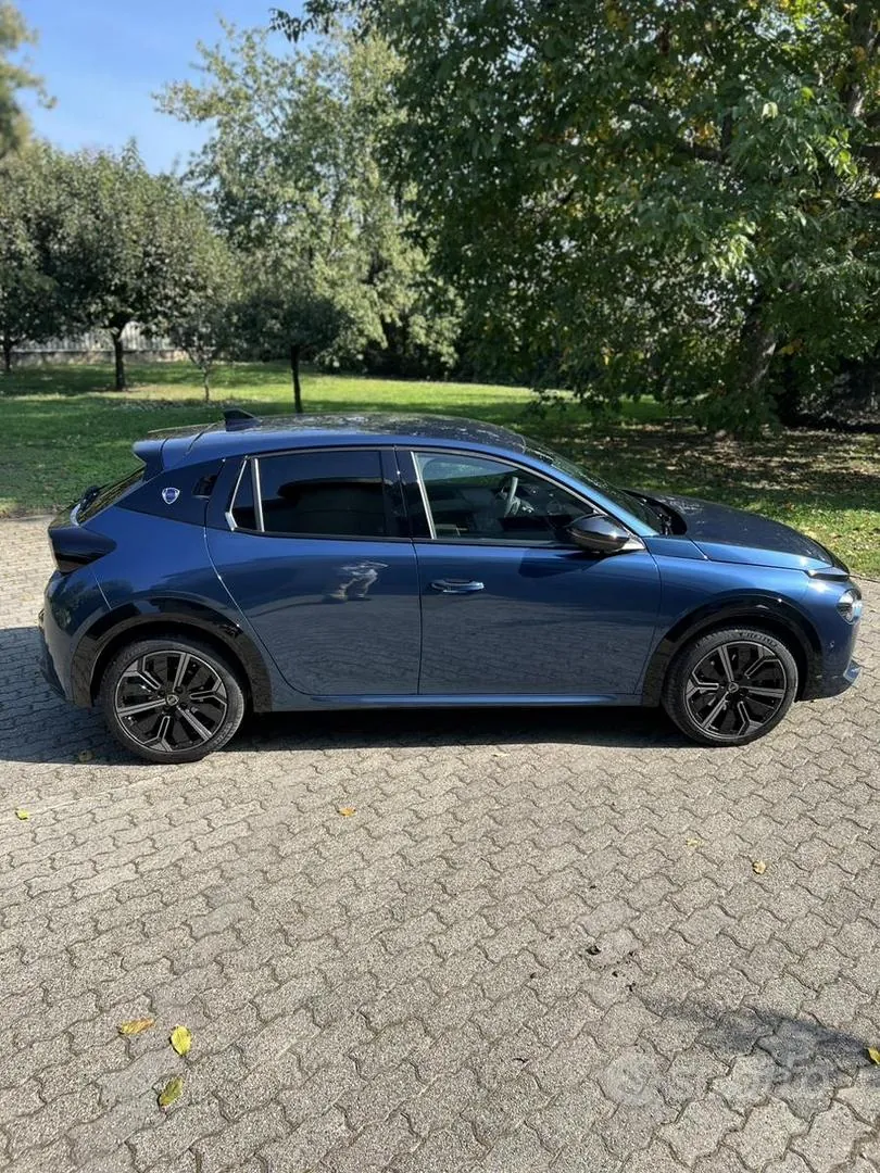 Lancia Ypsilon 2024 photo 2