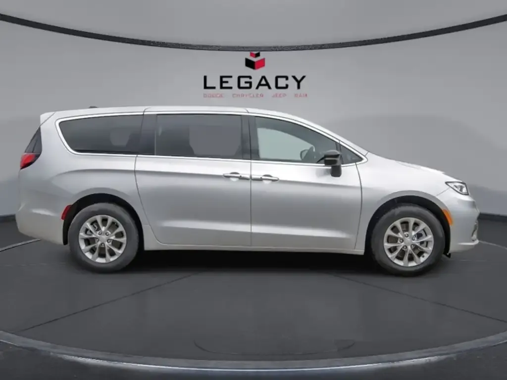 Chrysler Pacifica 2026 photo 5