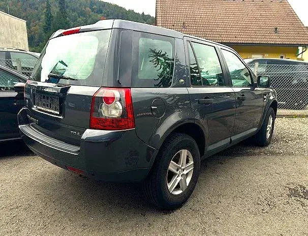 Land Rover Freelander 2009 photo 3