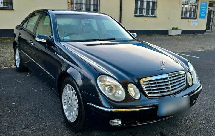 Mercedes-Benz W211
