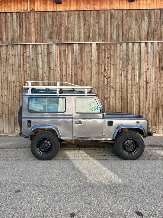 Land Rover Defender 90