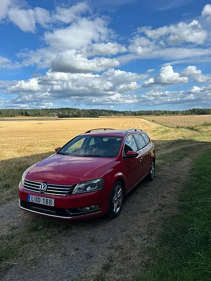 Volkswagen Passat 2012 photo 2