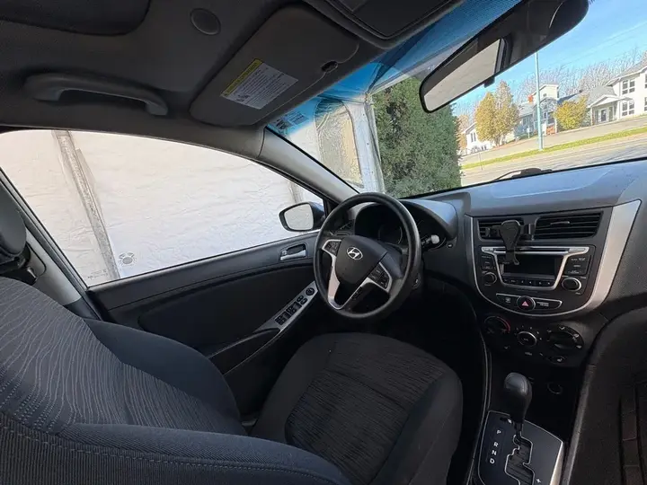 Hyundai Accent 2017 photo 4