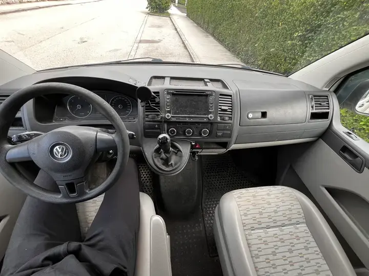 Volkswagen T5 2010 photo 3