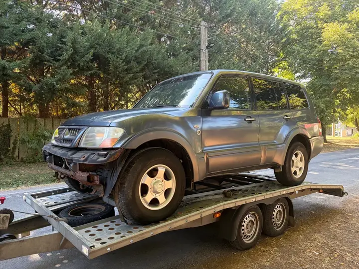 Mitsubishi Pajero 2003 photo 2