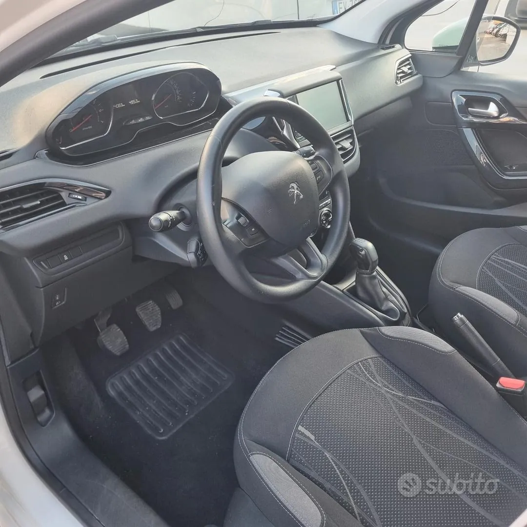 Peugeot 208 2014 photo 5