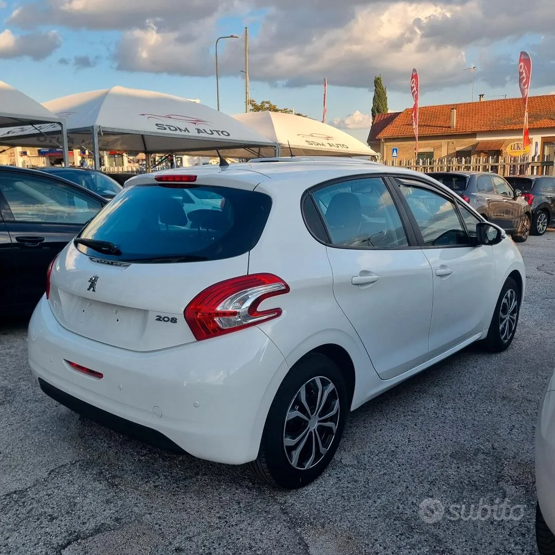 Peugeot 208 2014 photo 2