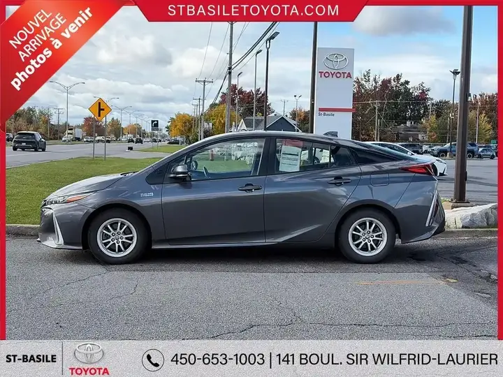 Toyota Prius Prime 2022 photo 2