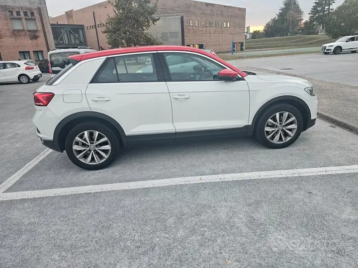 Volkswagen T-Roc 2018 photo 2