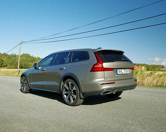 Volvo V60 Cross Country 2021 photo 2