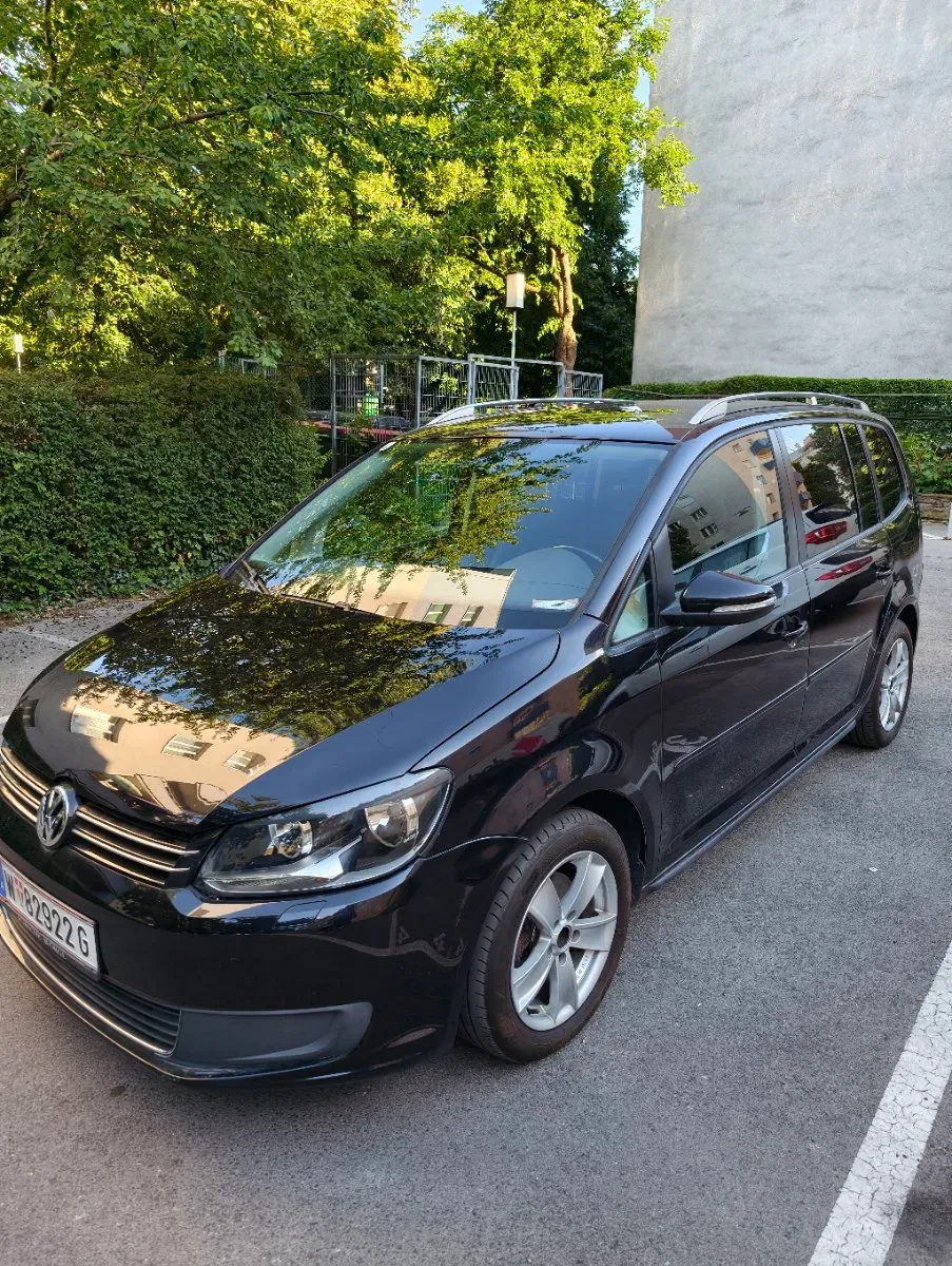 Volkswagen Touran 2011 photo 3