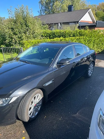 Jaguar Xe 2016 photo 2