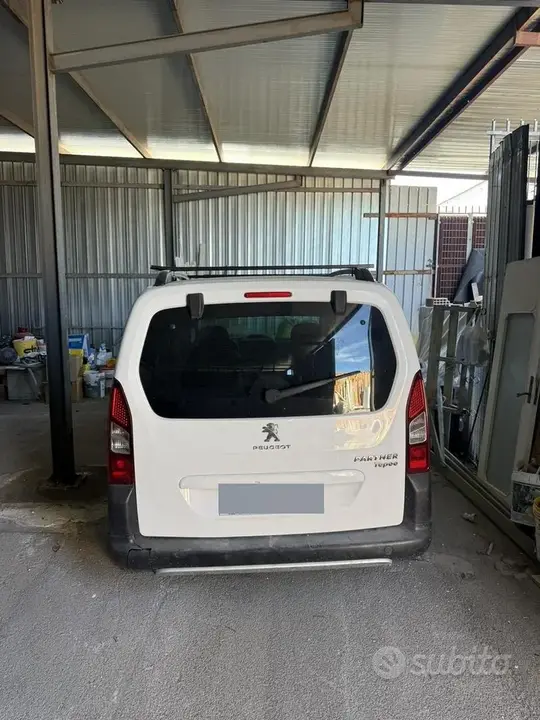 Peugeot 208 2014 photo 5
