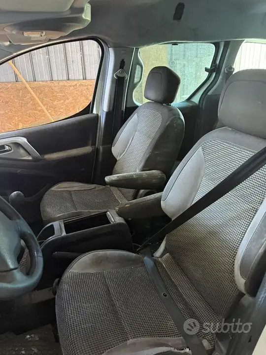 Peugeot 208 2014 photo 4