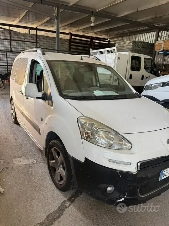 Peugeot 208 2014 photo 2