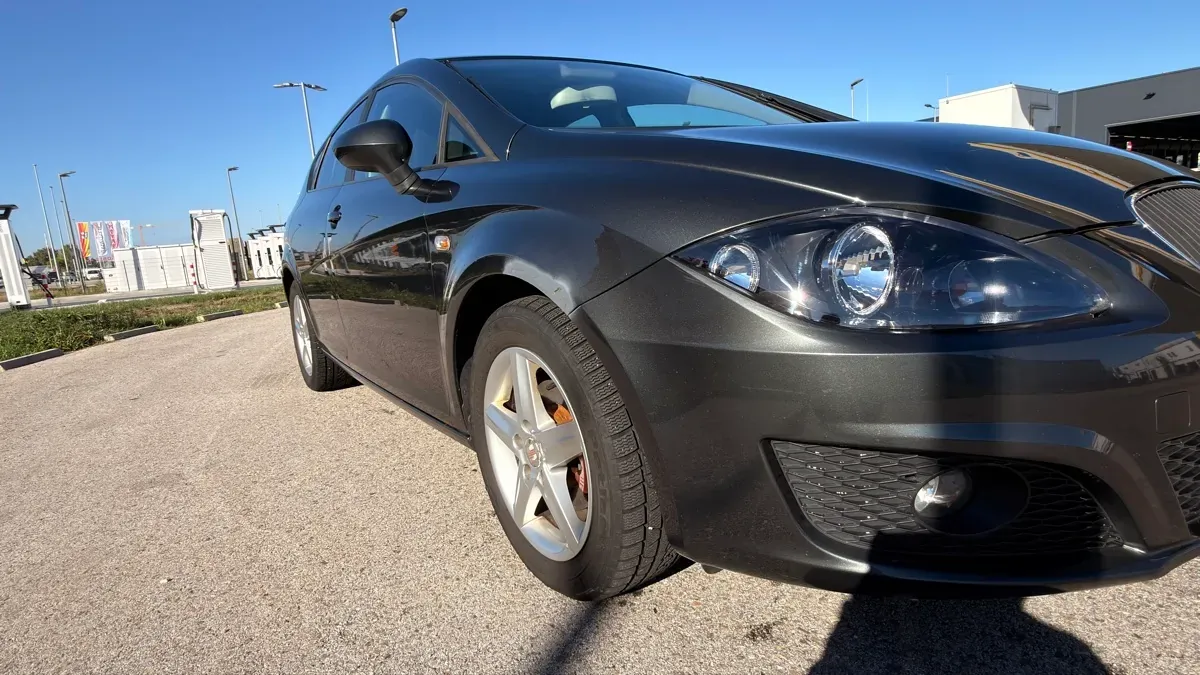 Seat Leon 2010 photo 2