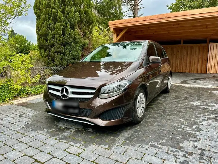 Mercedes-Benz B180
