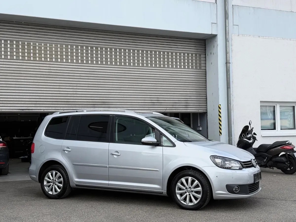 Volkswagen Touran 2012 photo 3