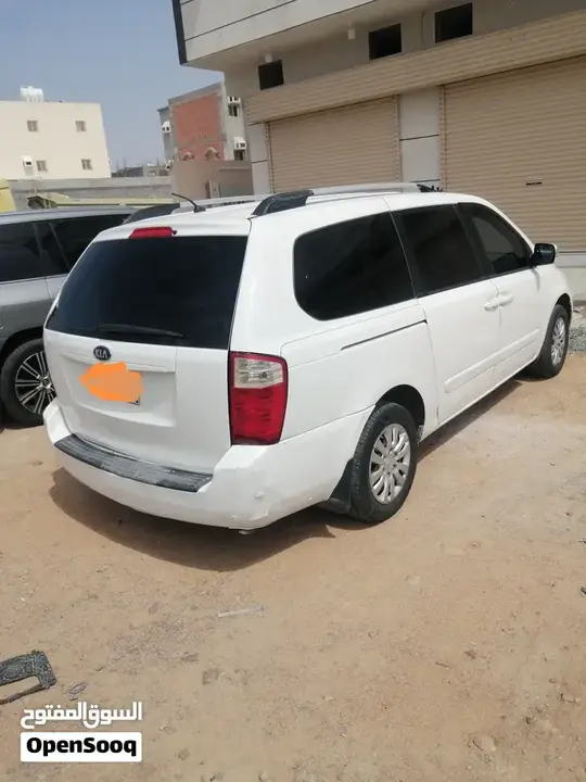 Kia Carnival 2015 photo 4