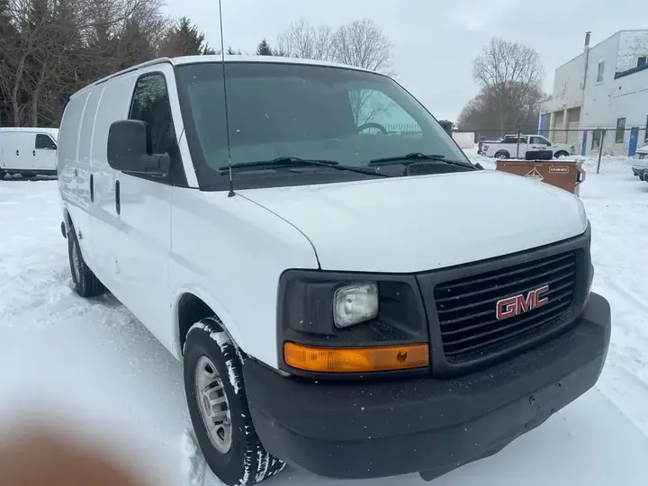 GMC Savana 2014 photo 2
