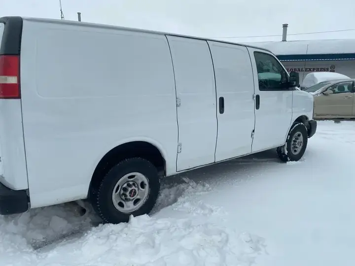 GMC Savana 2014 photo 4