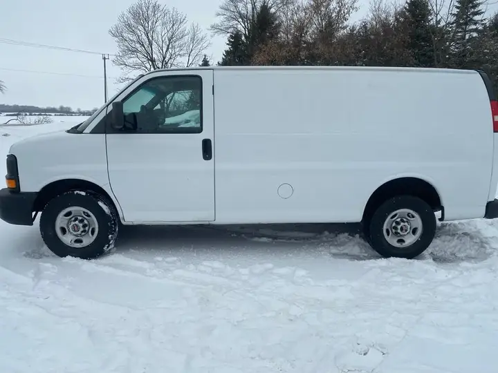 GMC Savana 2014 photo 3