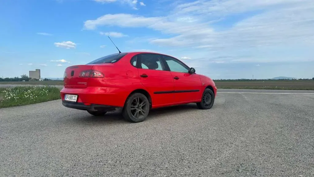 Seat Cordoba 2004 photo 2