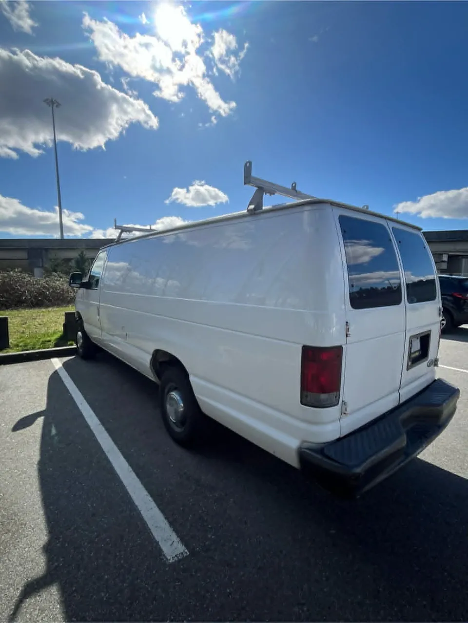 Ford E-250 2004 photo 3