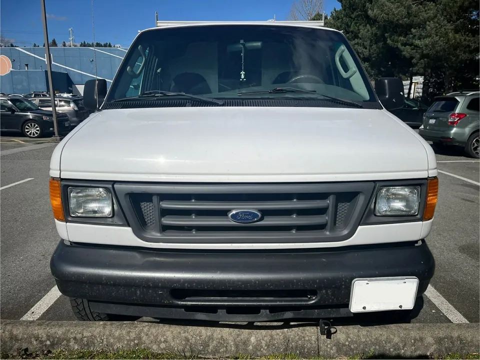 Ford E-250 2004 photo 4