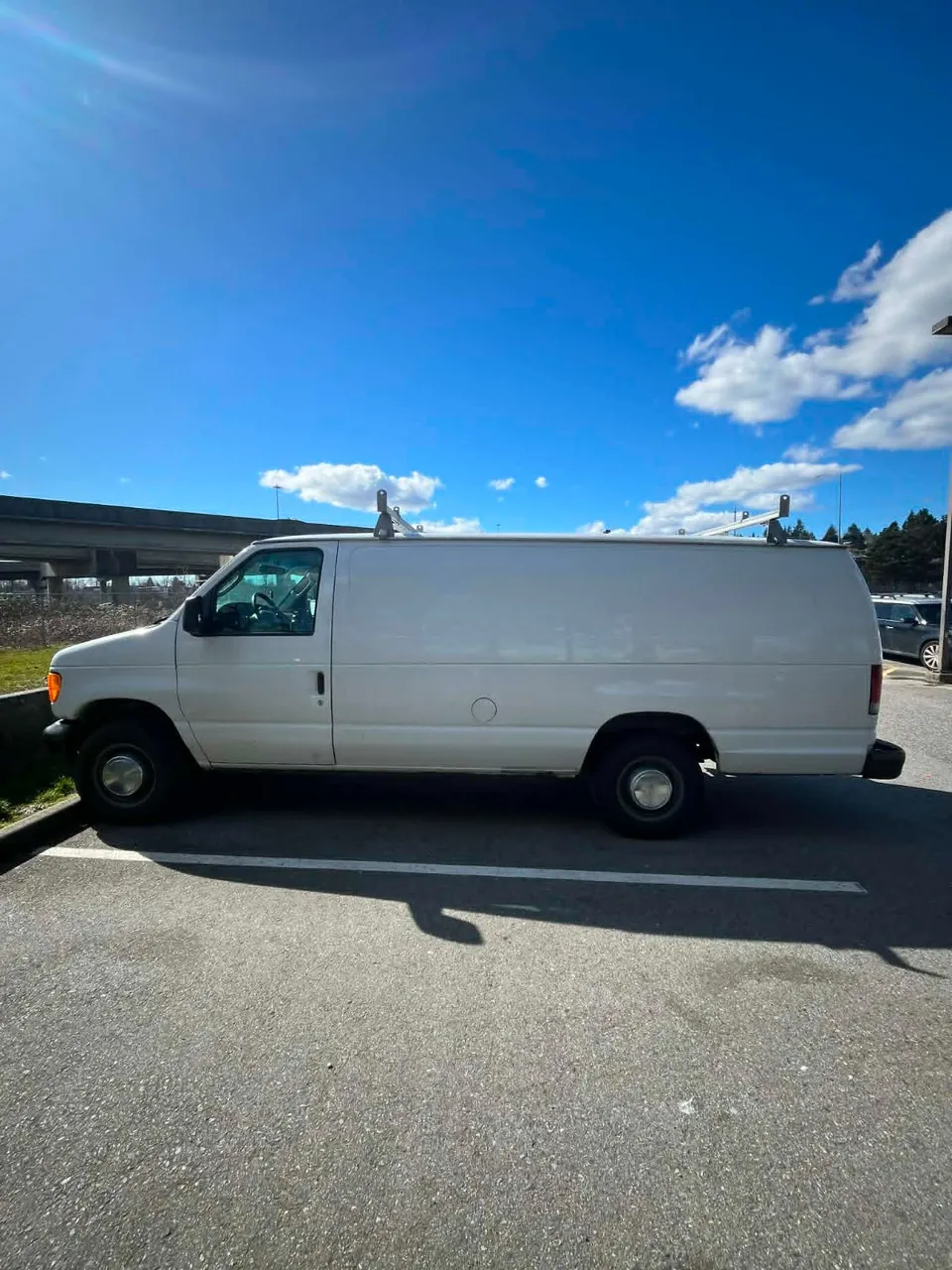 Ford E-250 2004 photo 2