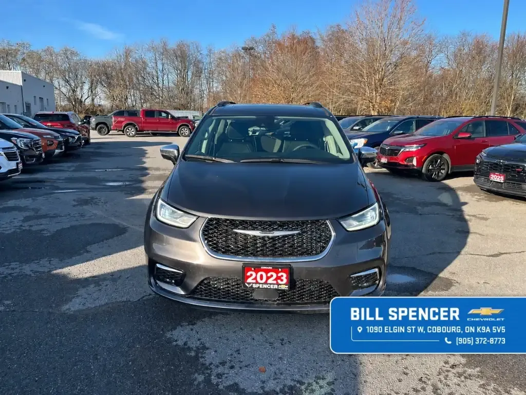 Chrysler Pacifica 2023 photo 2