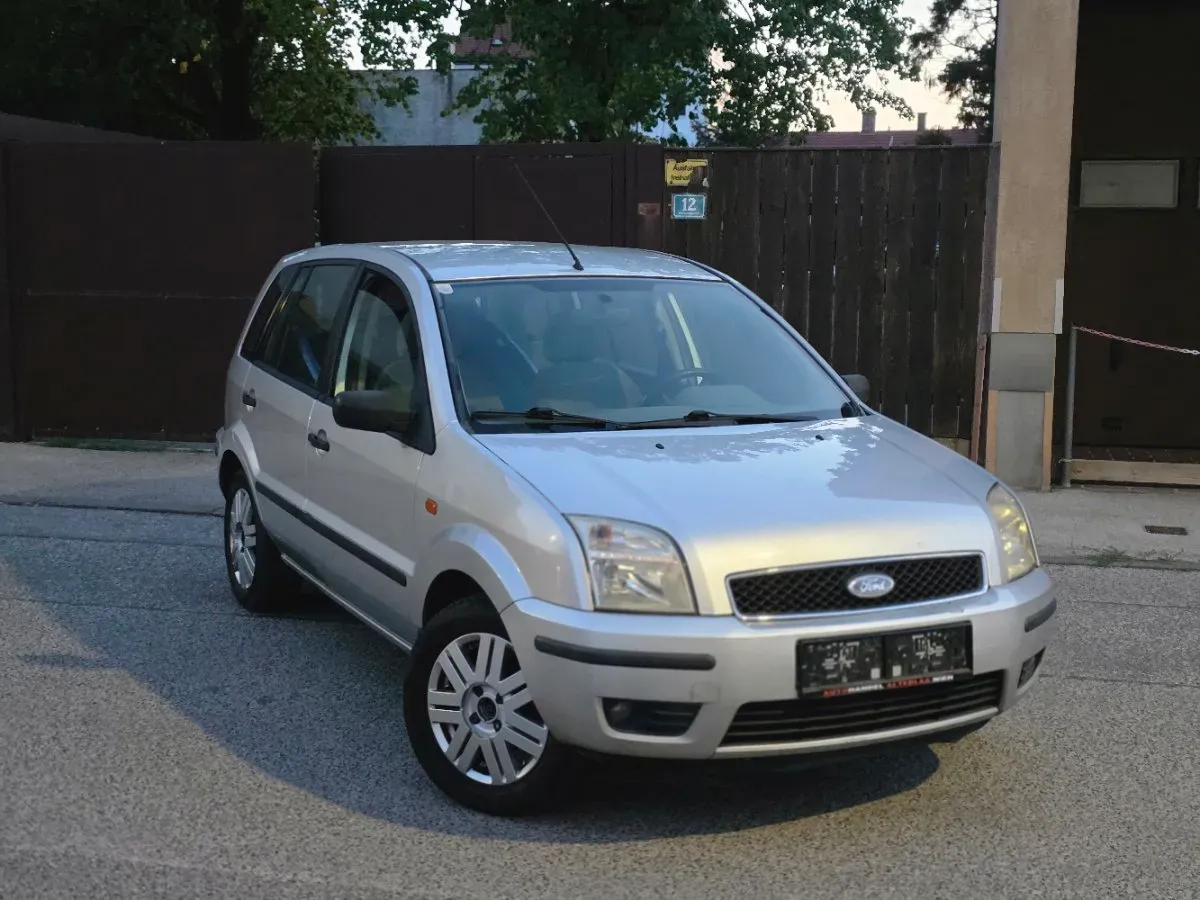 Ford Fusion 2004 photo 2