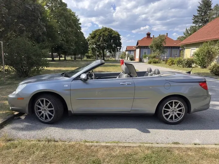 Chrysler Sebring 2010 photo 2