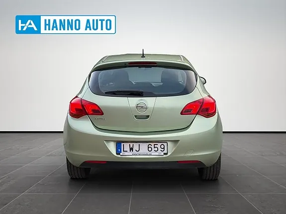 Opel Astra 2011 photo 4