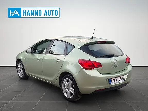 Opel Astra 2011 photo 3