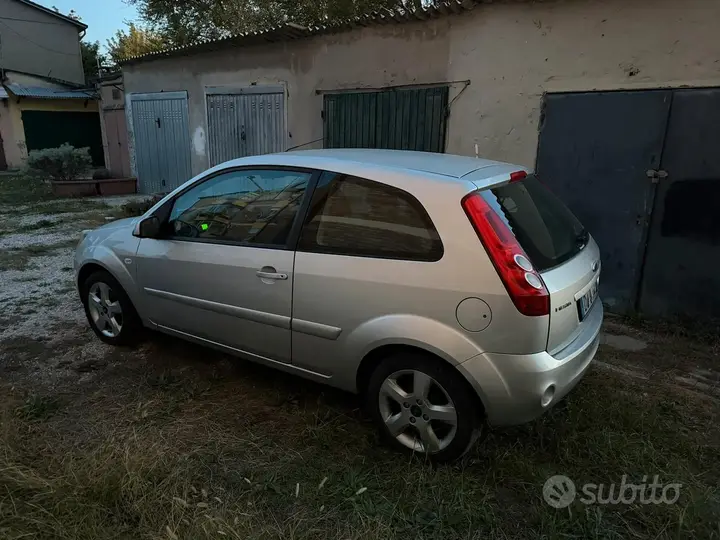 Ford Fiesta 2007 photo 2