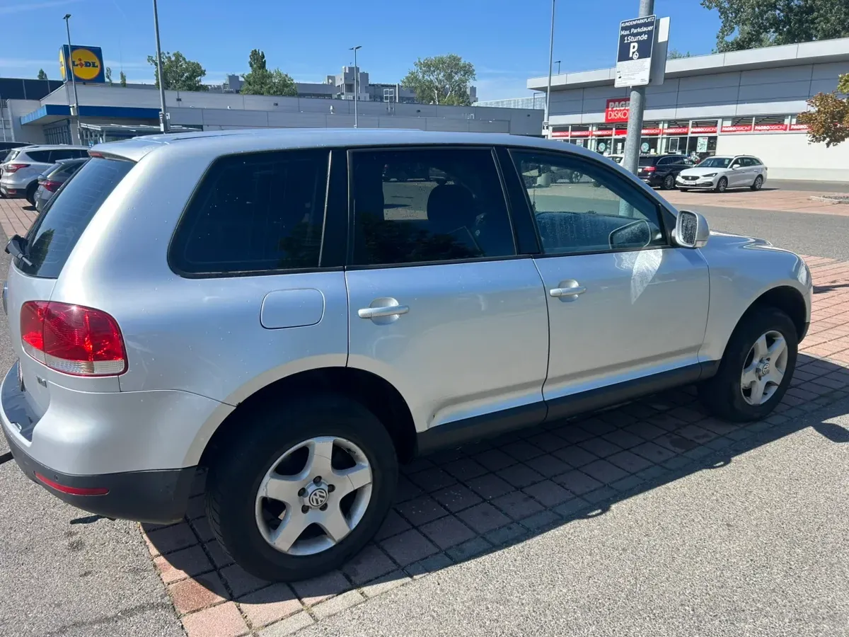 Volkswagen Touareg 2005 photo 2